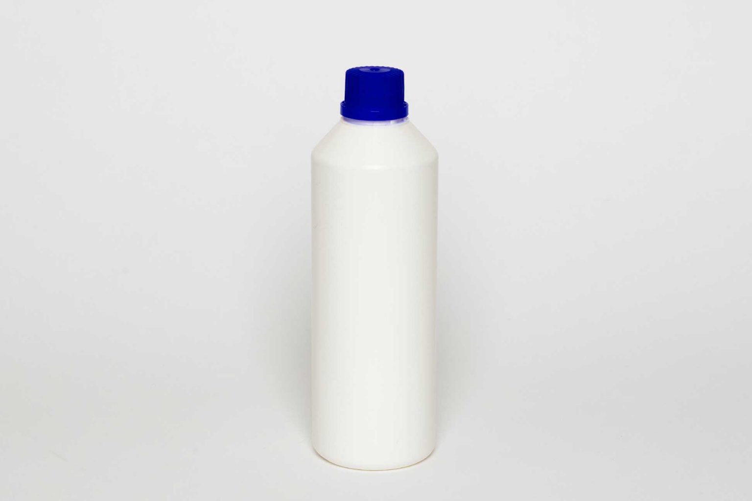 Flacone BB 75 in plastica da 500 ml, 30g, bianco, con tappo ad avvitamento.
